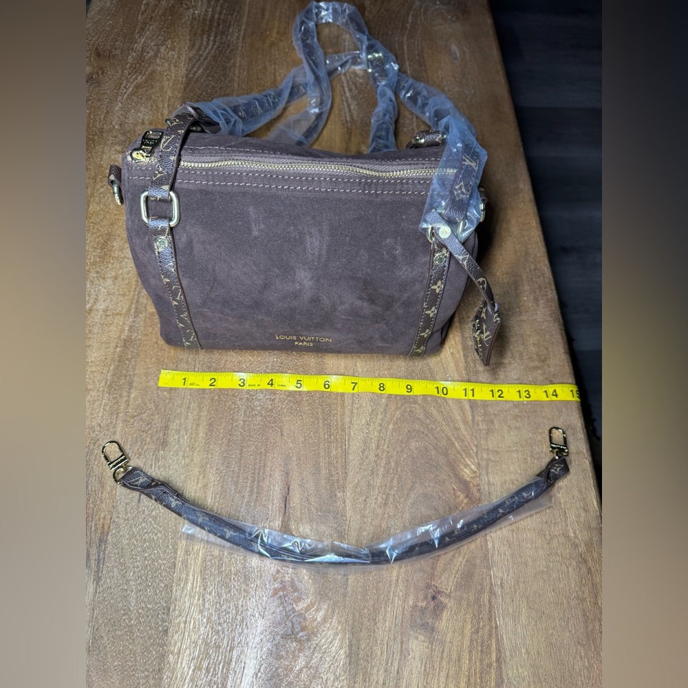 Brown Shoulder Bag. No Brand.